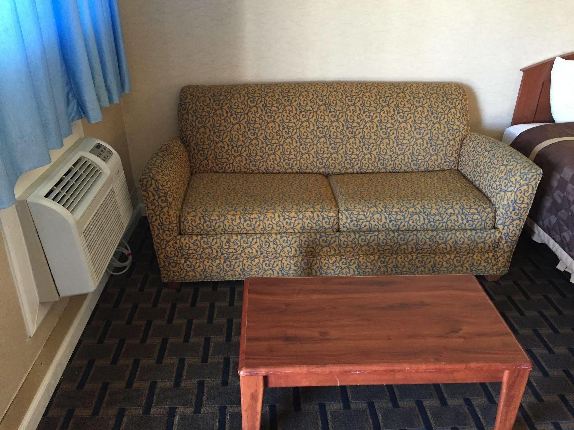Country Manor Motel Watkins Екстер'єр фото