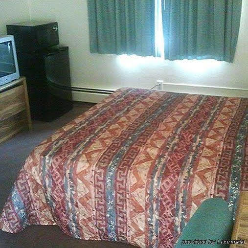 Country Manor Motel Watkins Екстер'єр фото